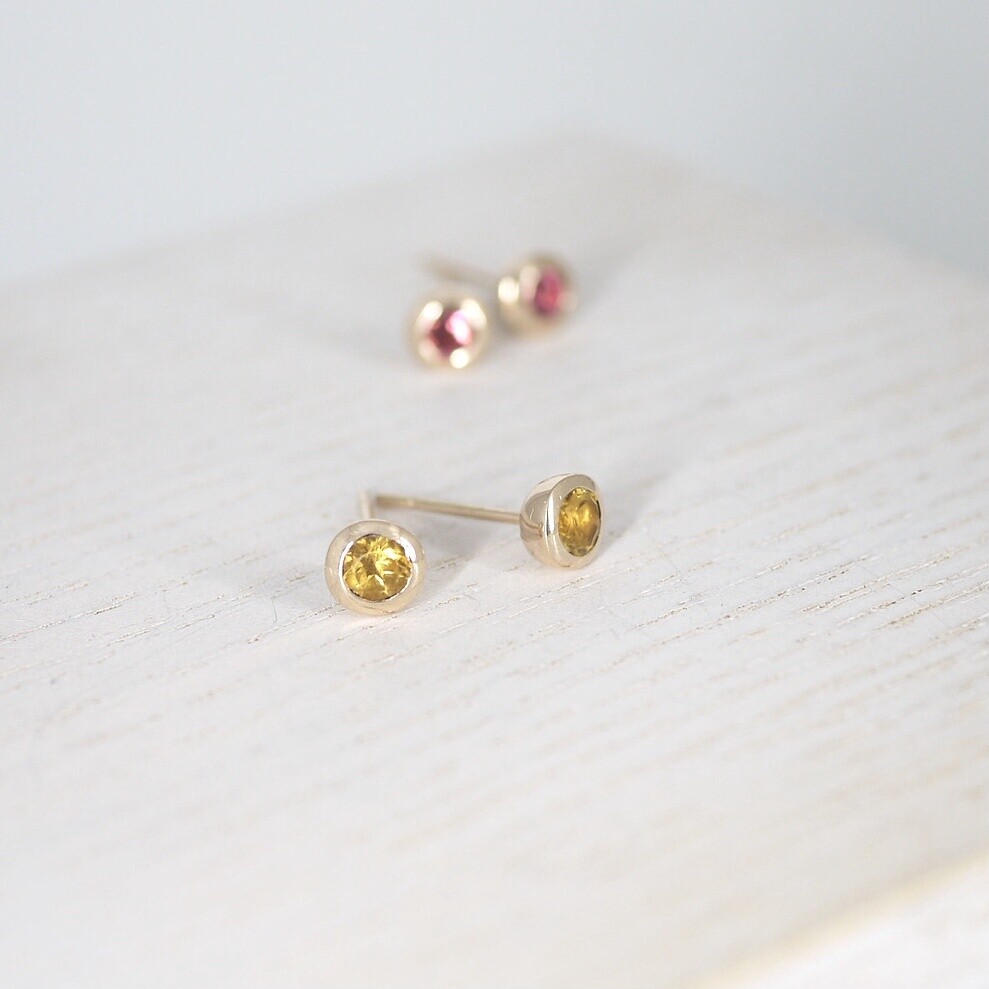 Juicy studs in red gold