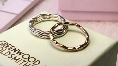 Stacking ripple rings in gold