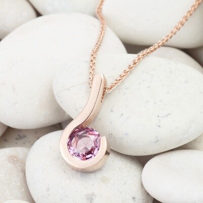 Wave pendant with spinel