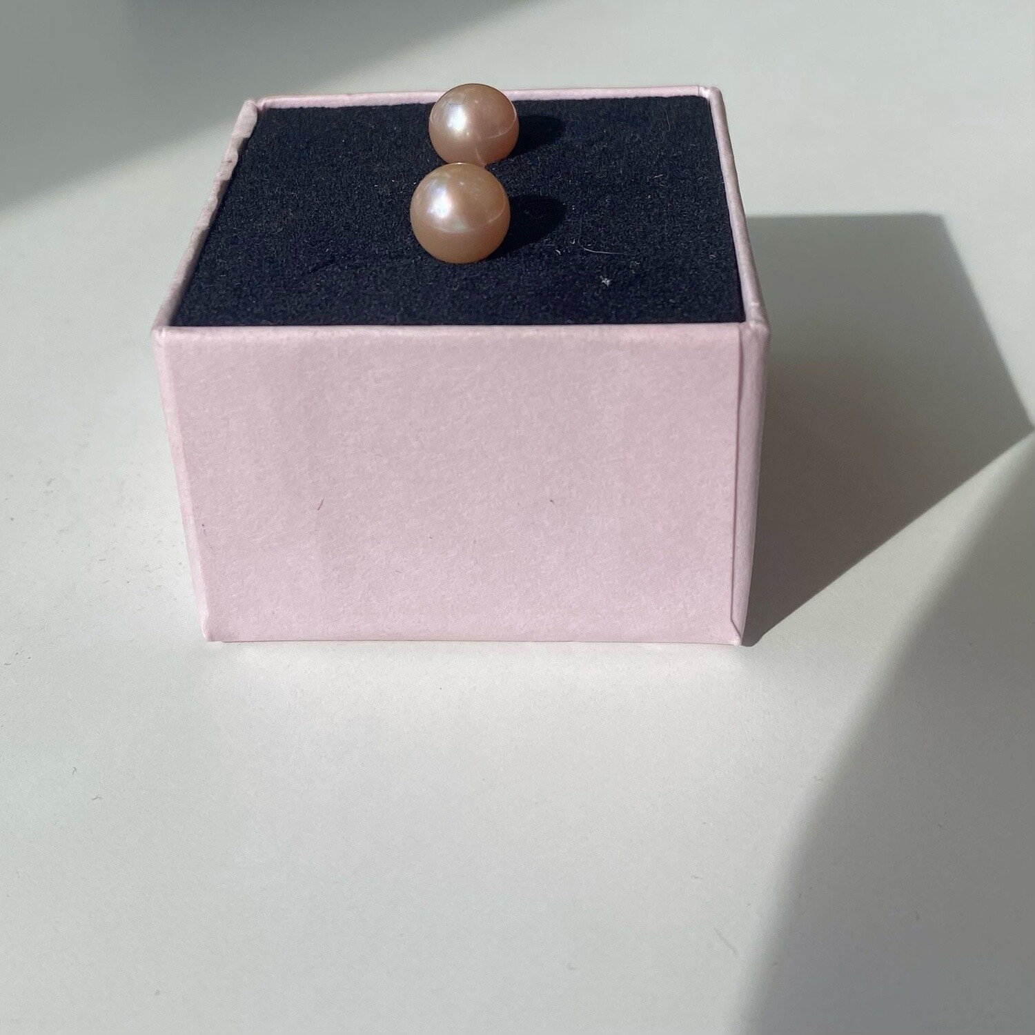 Pearl studs - large pink