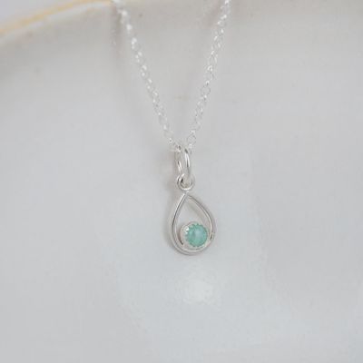 Teardrop pendant with semi precious stone