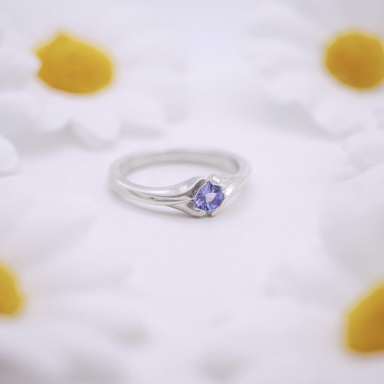 Bud ring in silver