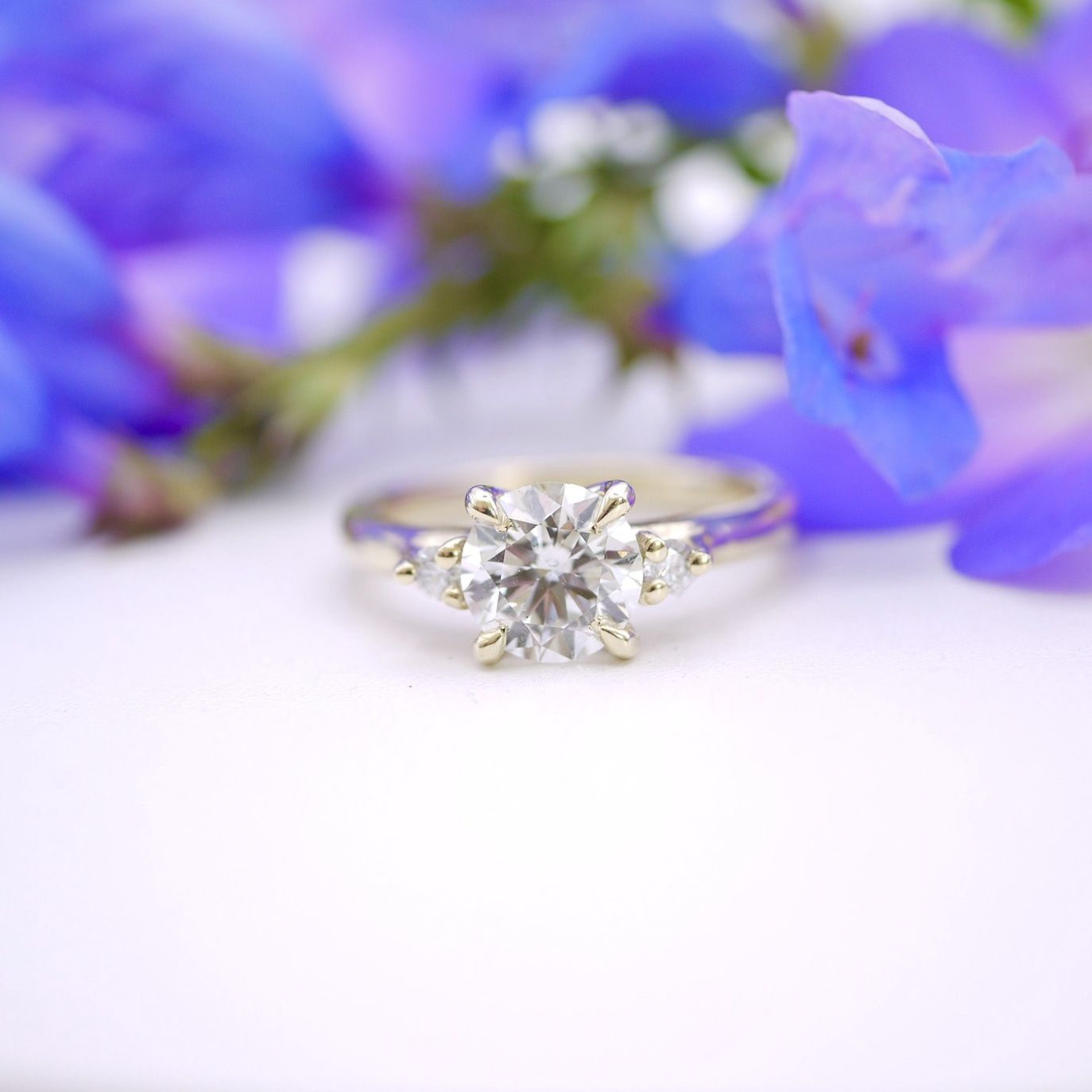The white cornflower ring