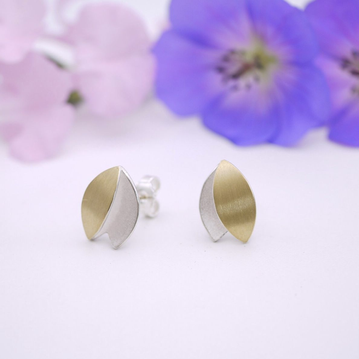 Double leaf studs