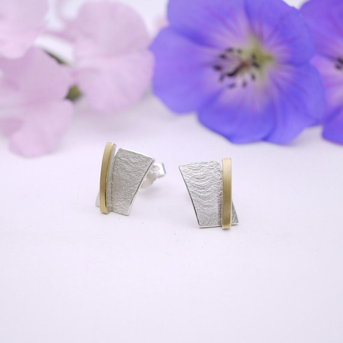 Crossover bar earrings