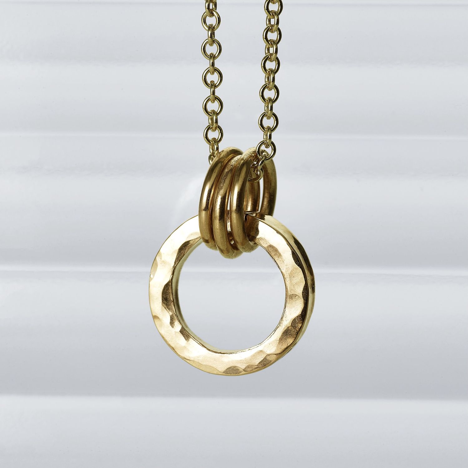 Hammered halo pendant in gold