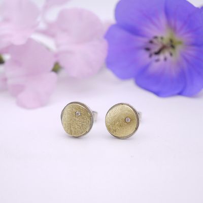 Puffed circle studs with diamonds