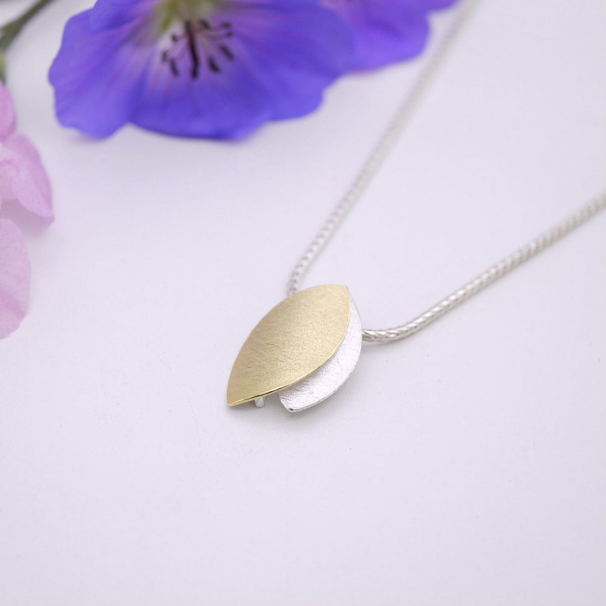 Double leaf pendant
