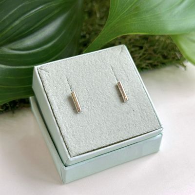 Round bar studs in silver