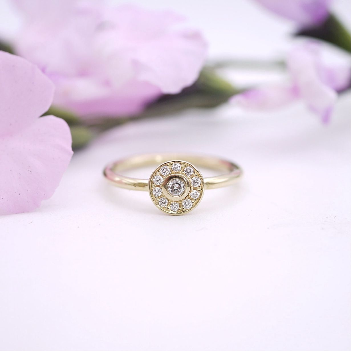 Vintage style diamond ring in gold