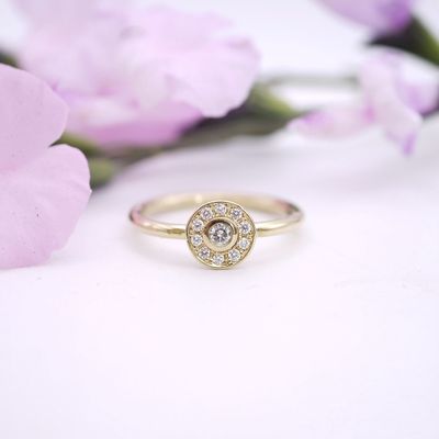 Vintage style diamond ring in gold