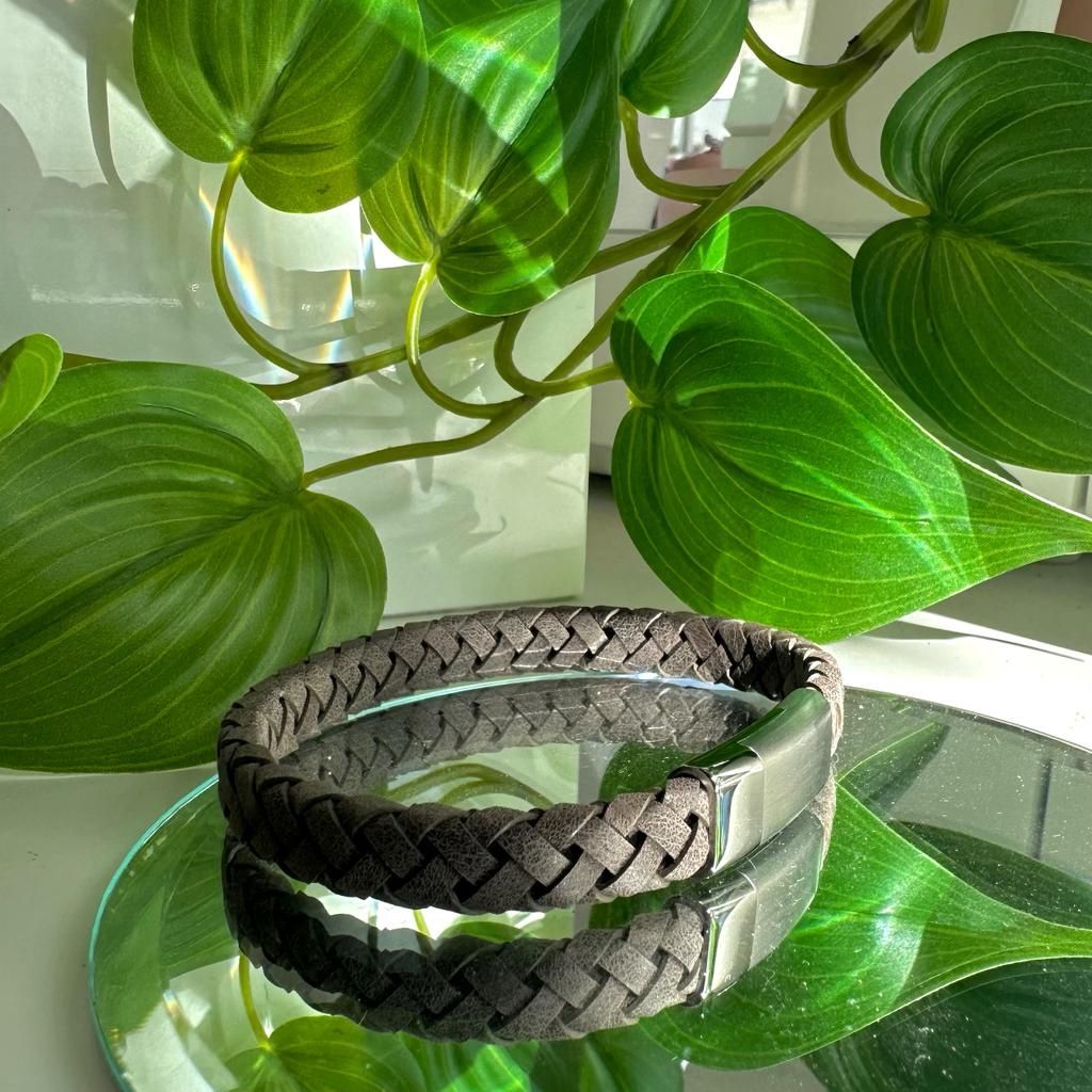Flat leather bracelet in Moroccan brown, Length: 19cm