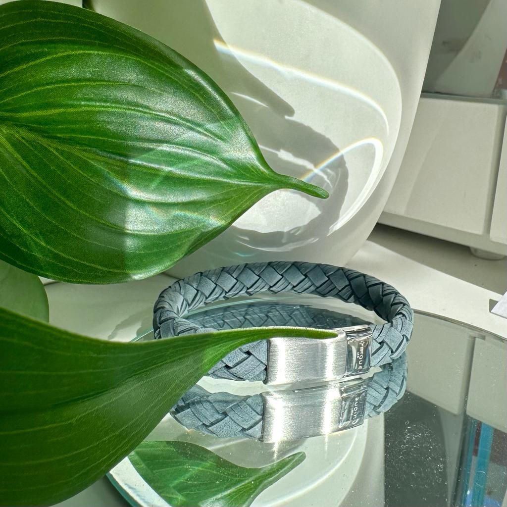 Intricately woven bracelet in antique blue, Length: 19cm
