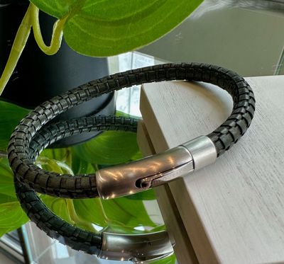 Woven round leather bracelet in dark green