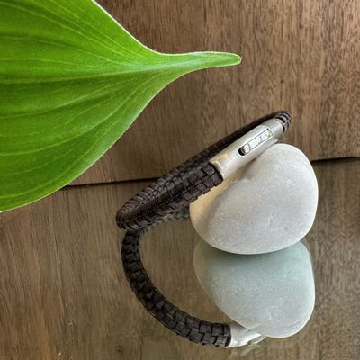 Woven, round leather bracelet in dark brown