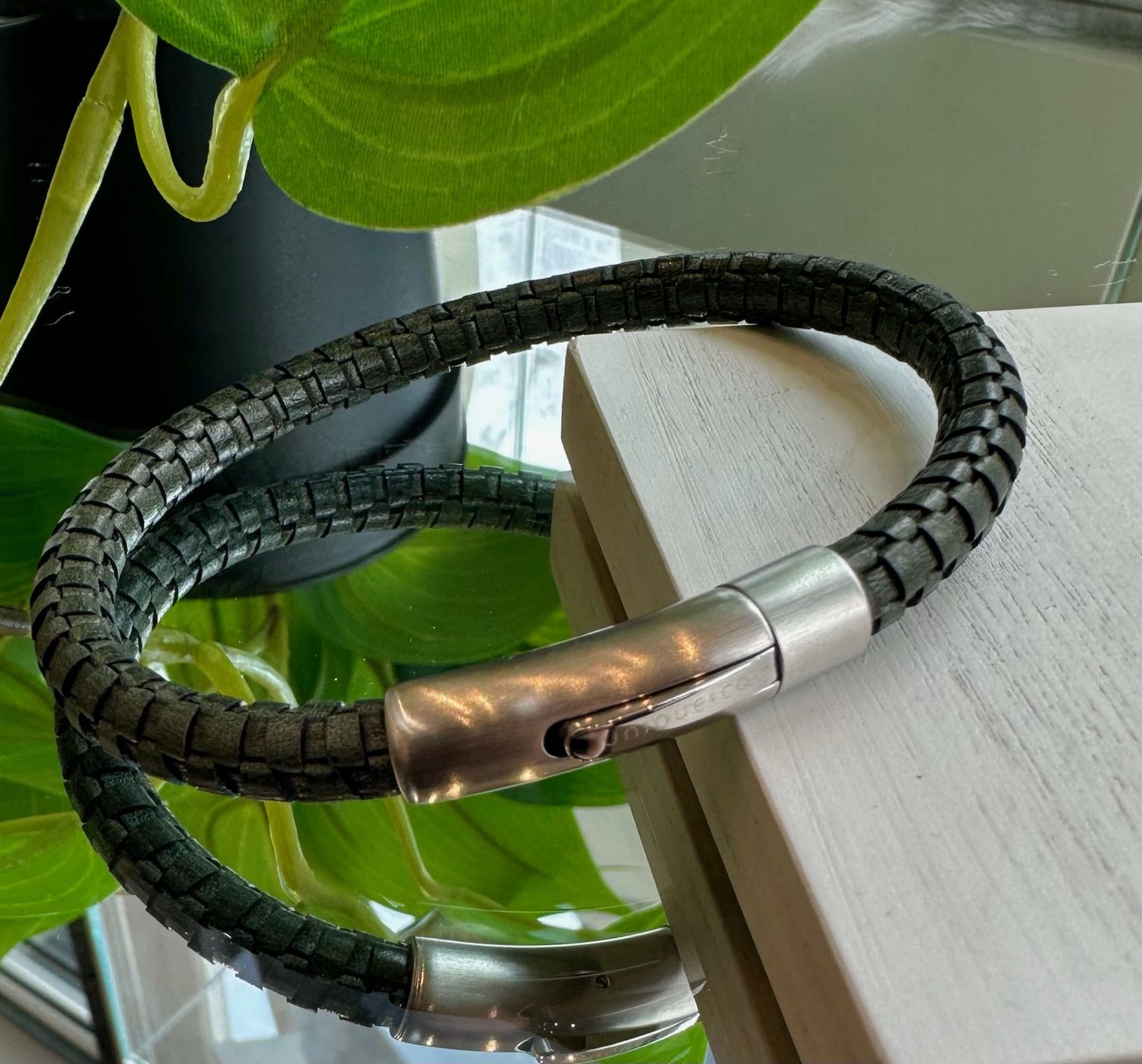 Woven round leather bracelet in dark green, Length: 21cm