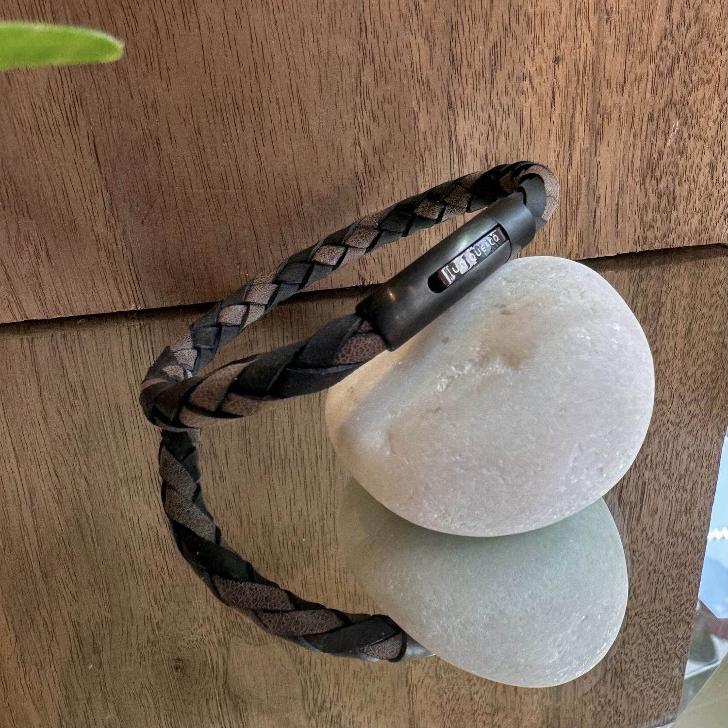 Woven round bracelet in black and brown, Length: 21cm