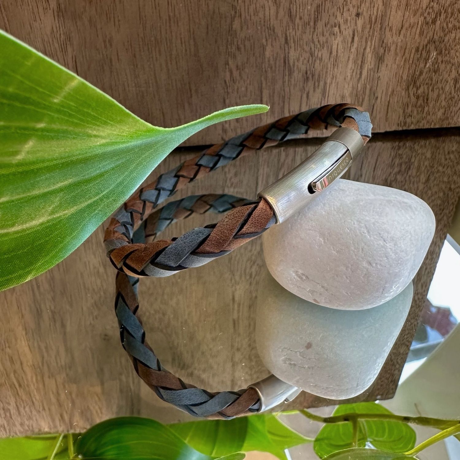 Woven round bracelet in blue and brown, Length: 21cm