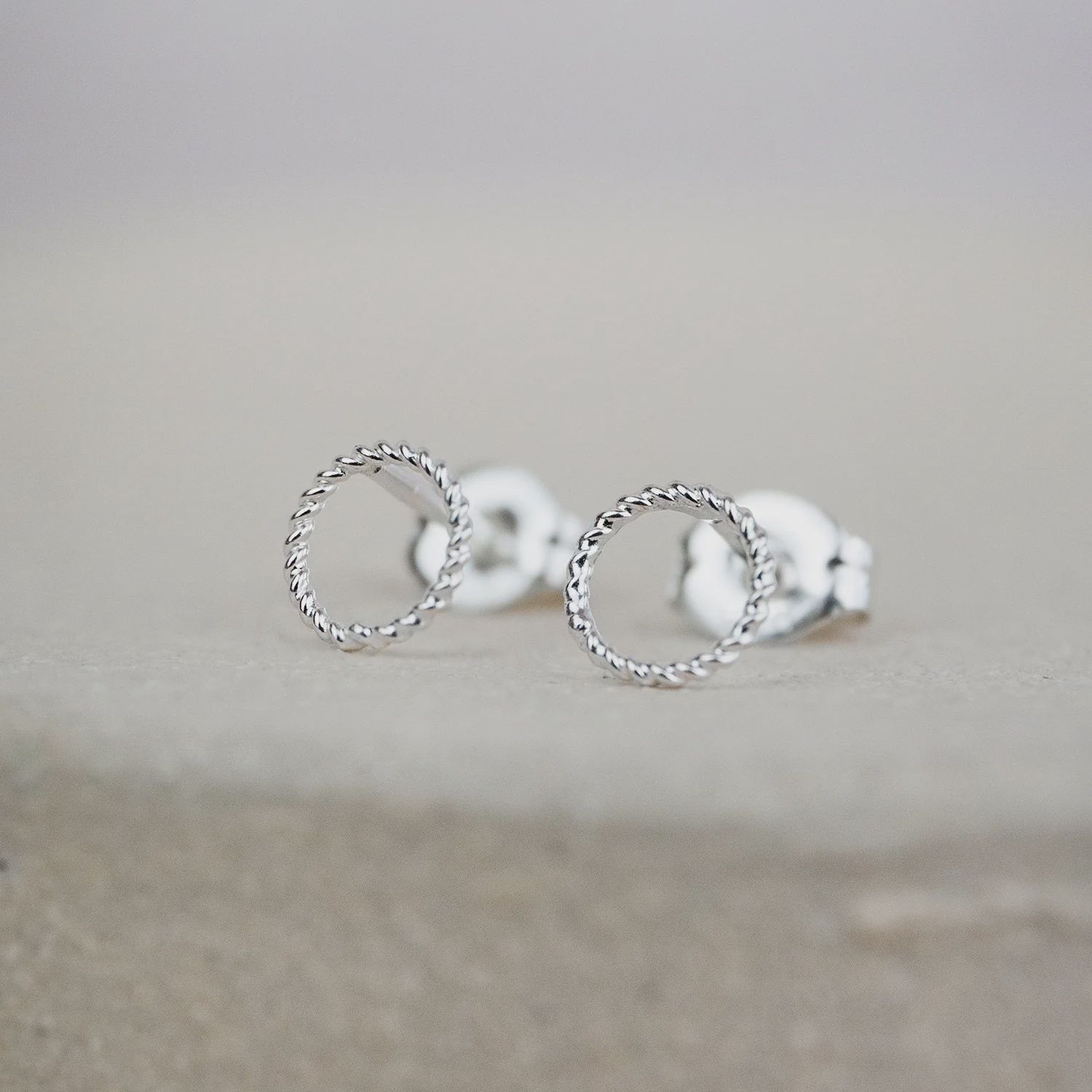 Twisty mini studs