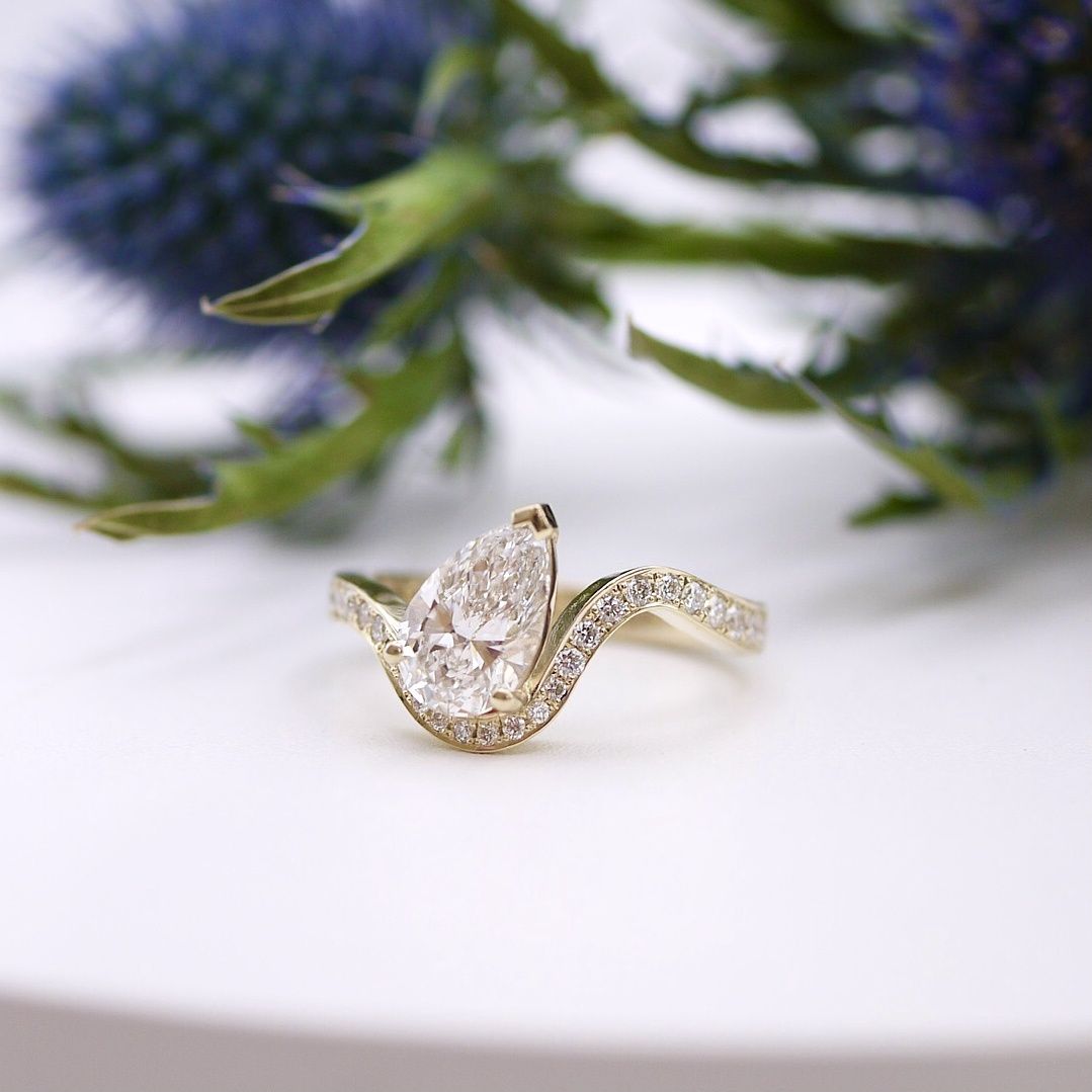 Pear-shaped diamond wave ring