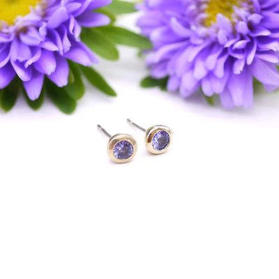 Juicy studs in yellow gold