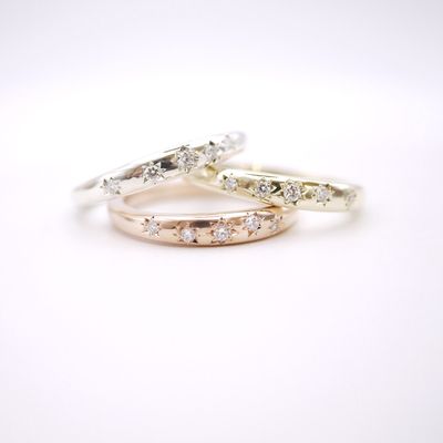 Diamond star rings in gold
