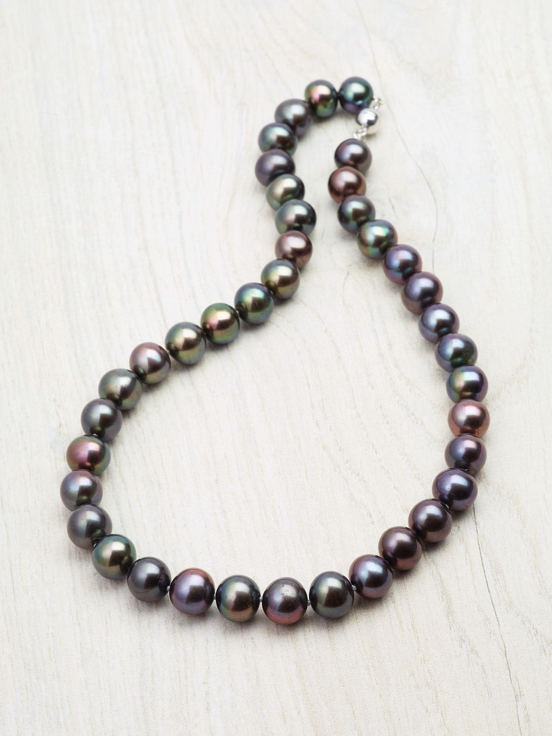 Row of pearls, Colour: Chunky peacock