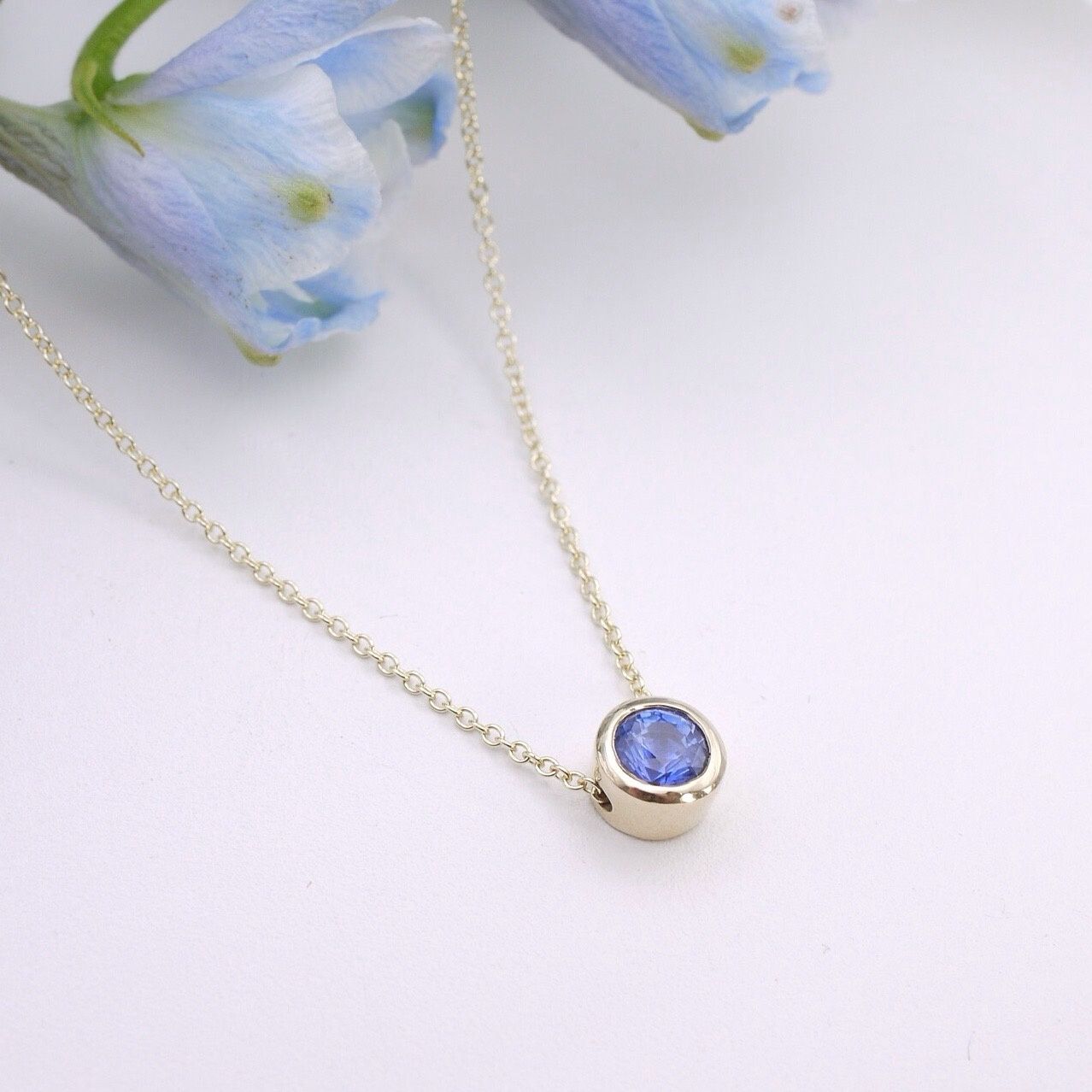 Sapphire floating pendant in gold