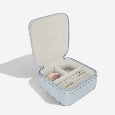 Zip-up travel box