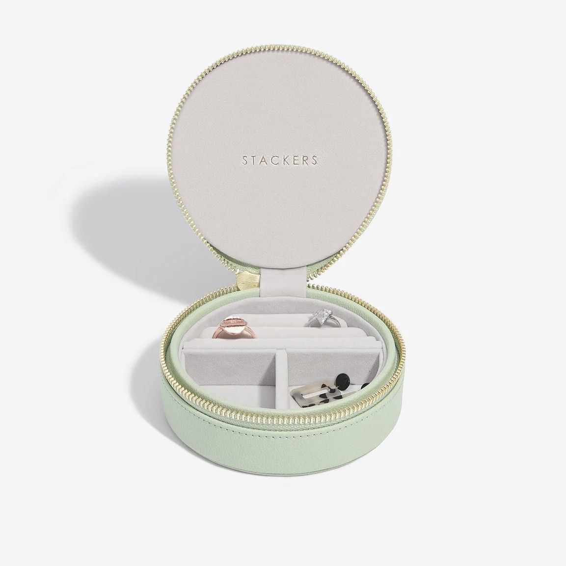 Round zipped travel box