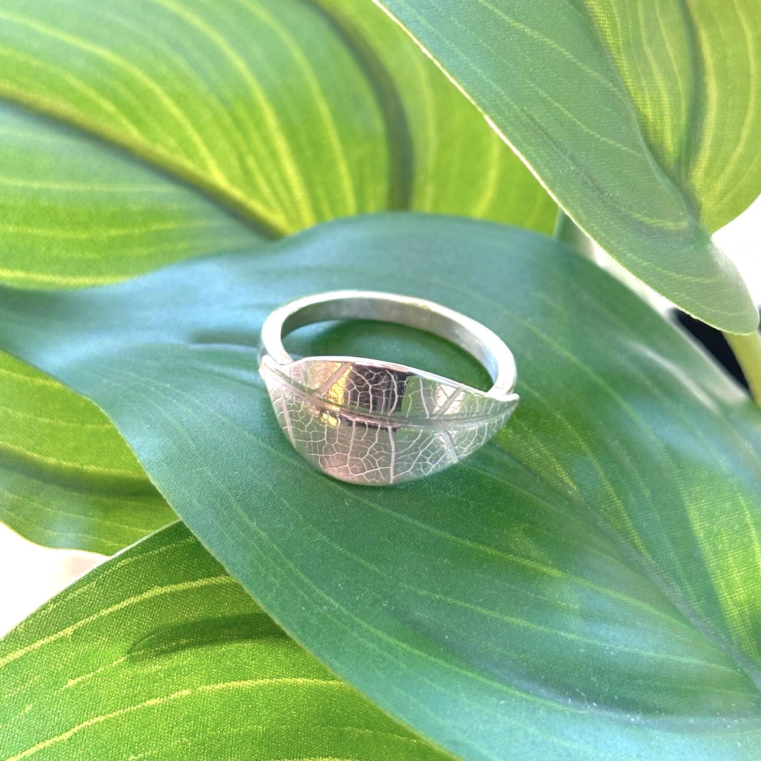 Leaf wraparound ring