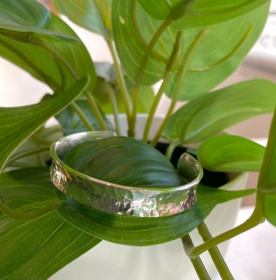 Hammered curly cuff