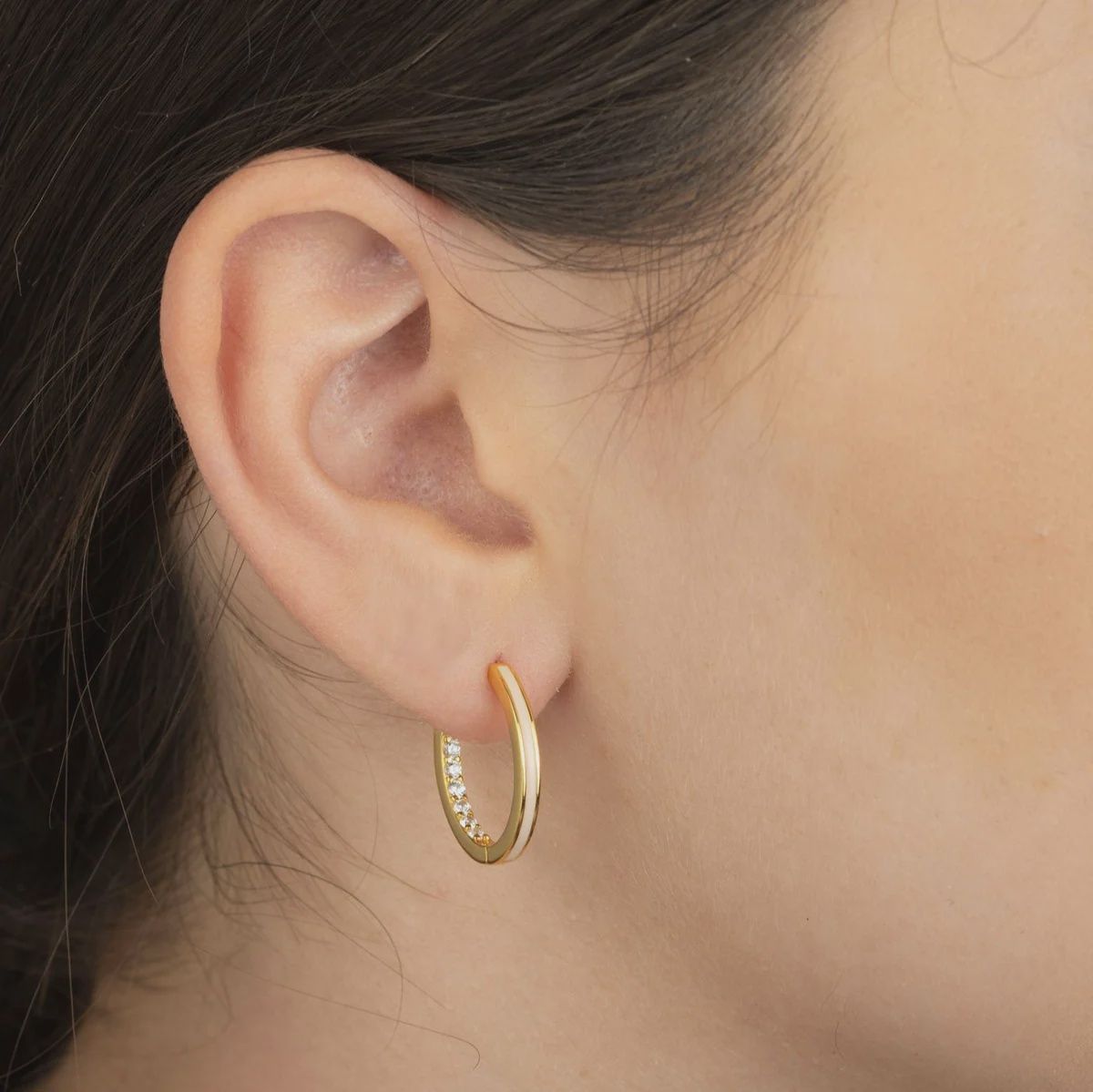 Small nude enamel hoop earrings