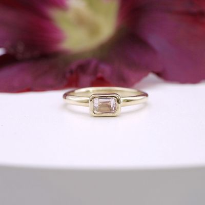Baguette-cut morganite gold ring