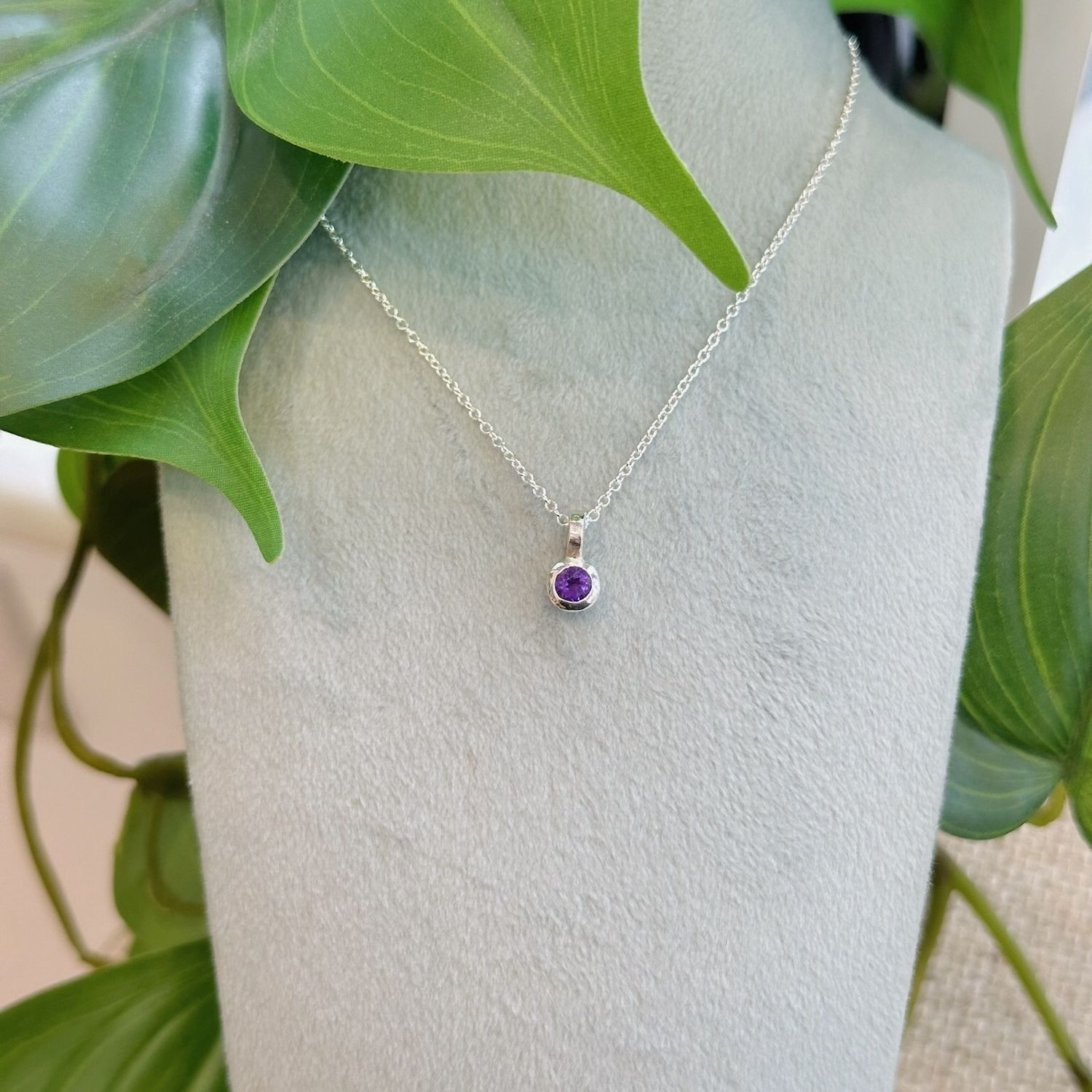 Juicy pendant in silver, Stone: Amethyst