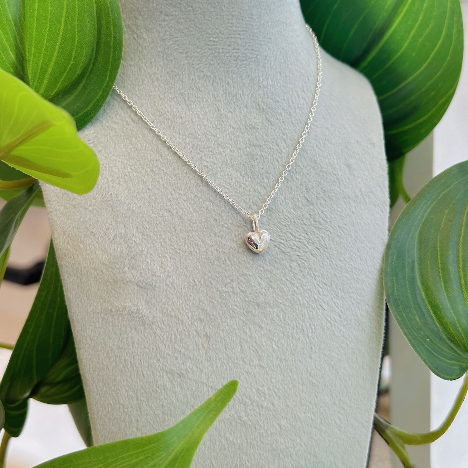 Puffed silver heart pendant