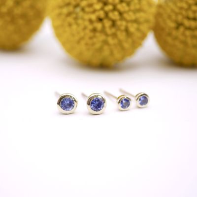 Juicy studs in yellow gold