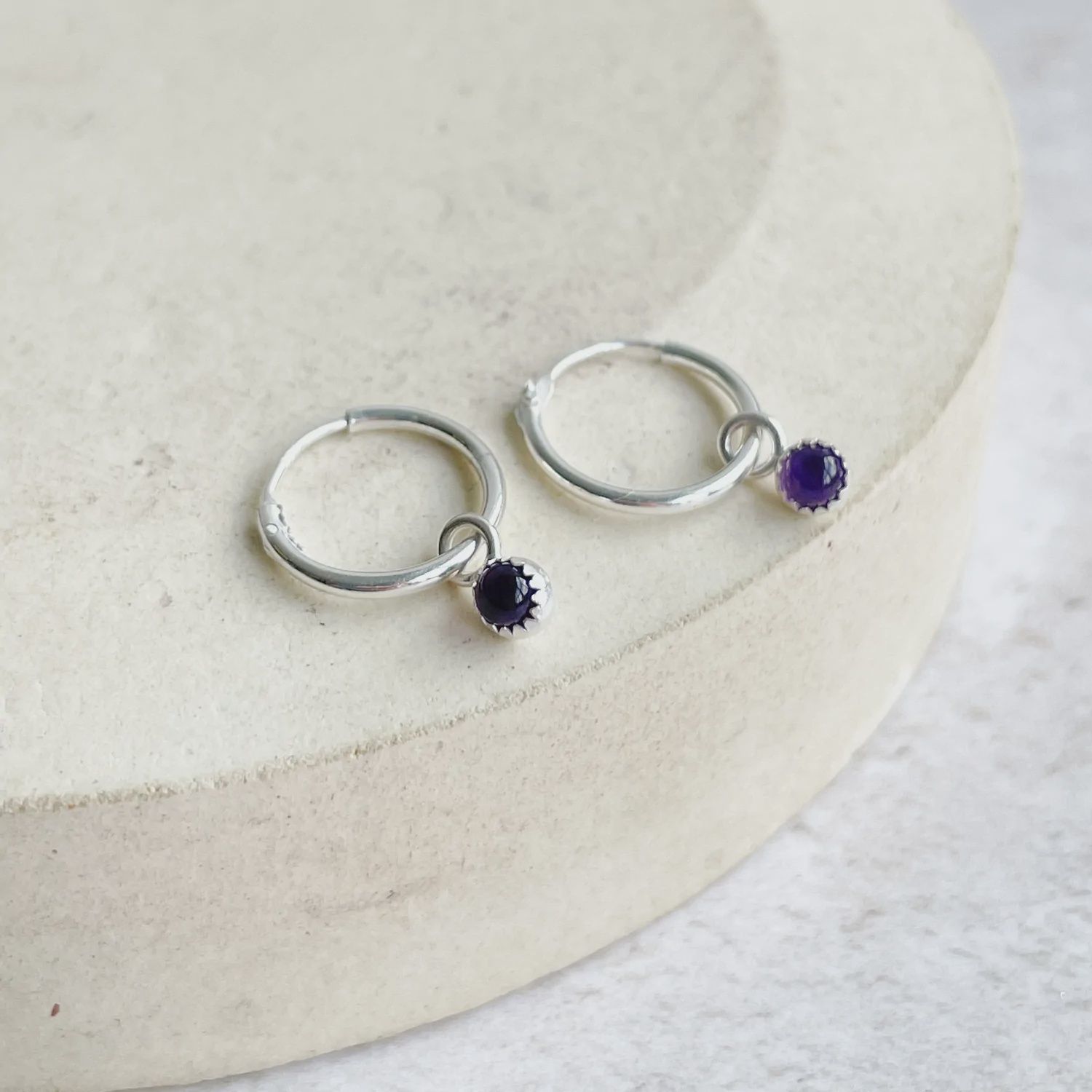 Mini gemstone hoops, Stone: Onyx