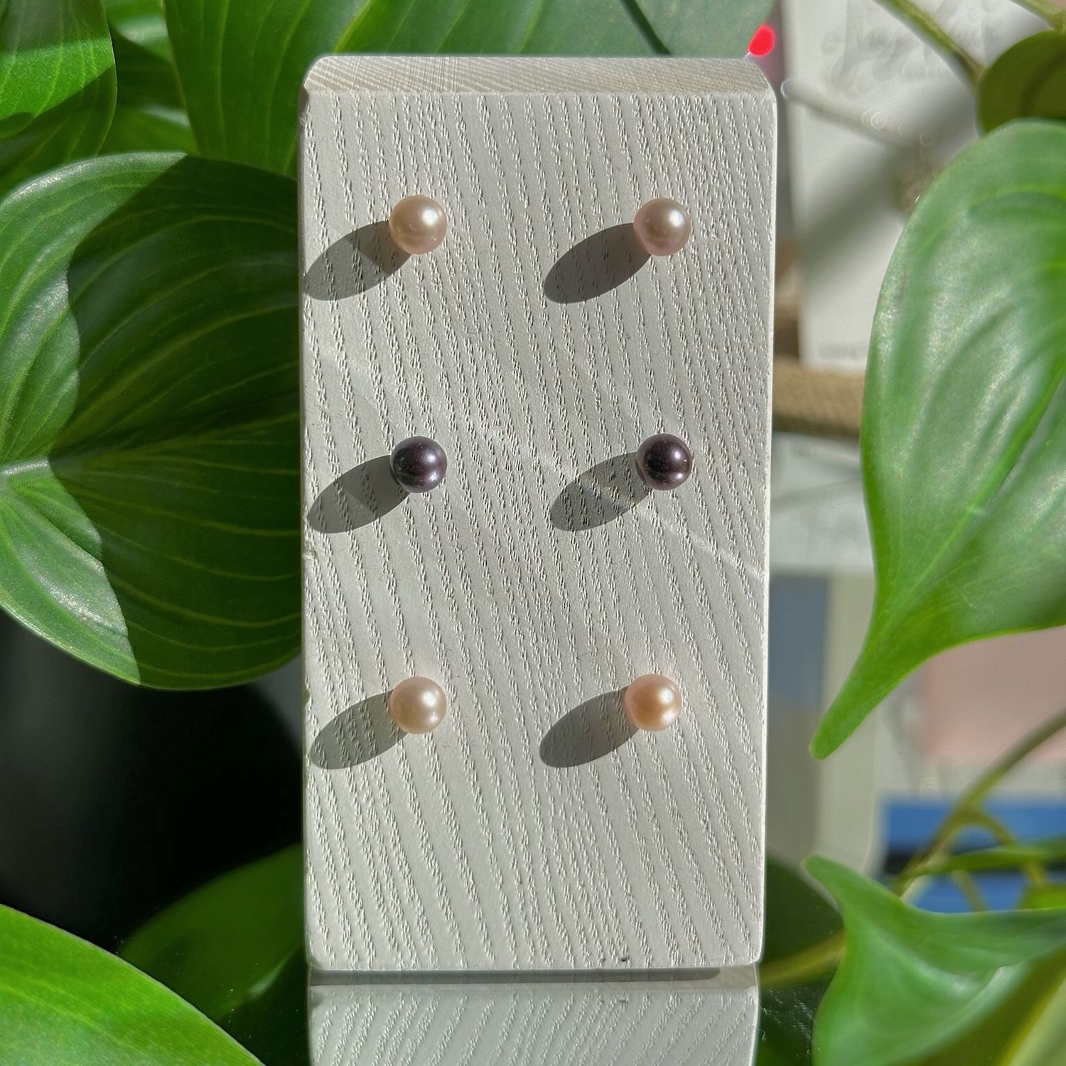 Round pearl studs with 9ct gold posts, Colour: Peacock/ 6mm