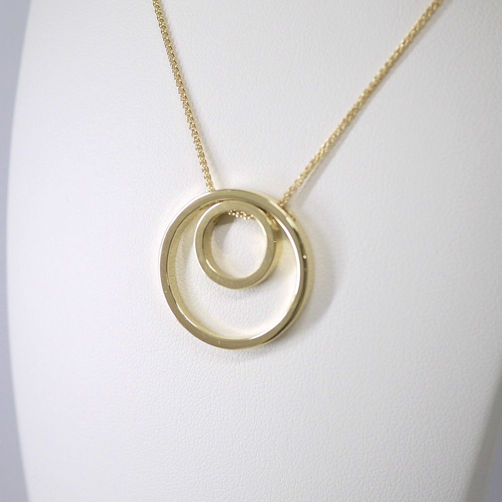 Double halo pendant in gold, Colour gold: Large yellow/ small yellow/ yellow chain