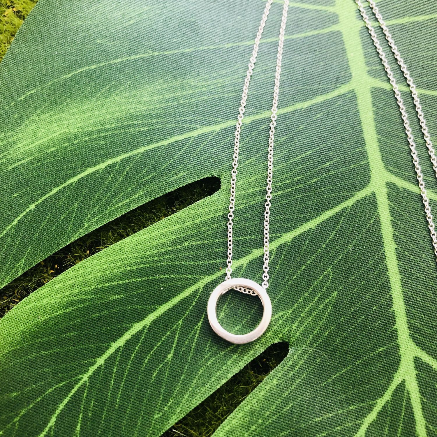 Halo pendant in silver - single, Size: Small