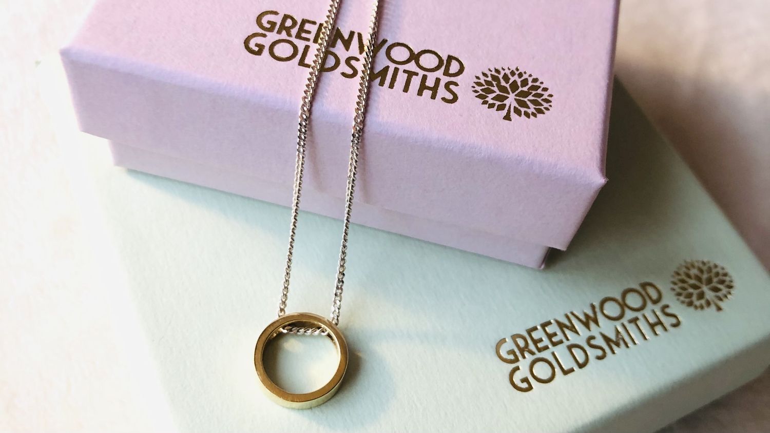 Halo pendant  in gold &amp; silver mix, Metal: Yellow gold/ silver chain