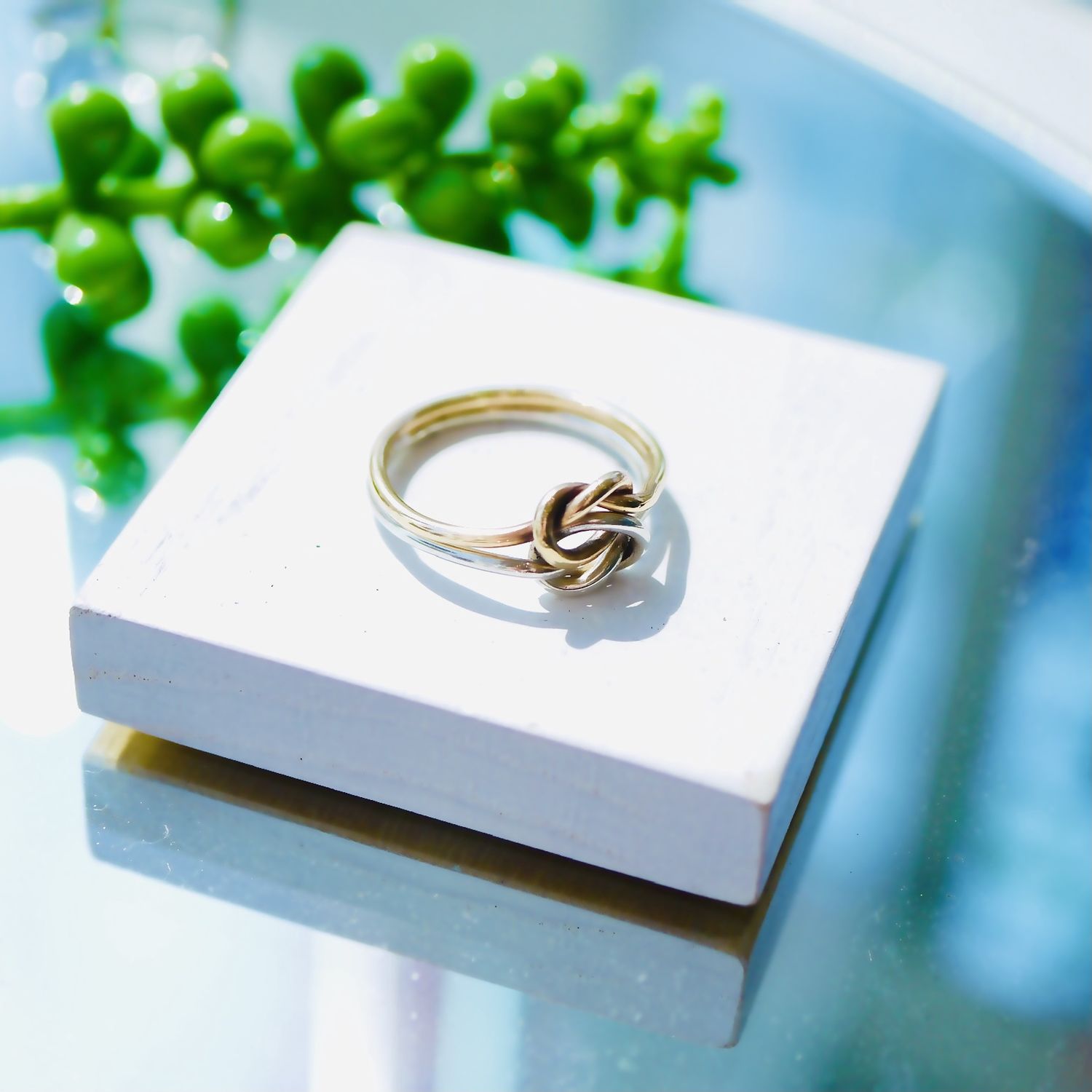 Double love knot ring - gold &amp; silver mix, Size: K 1/2