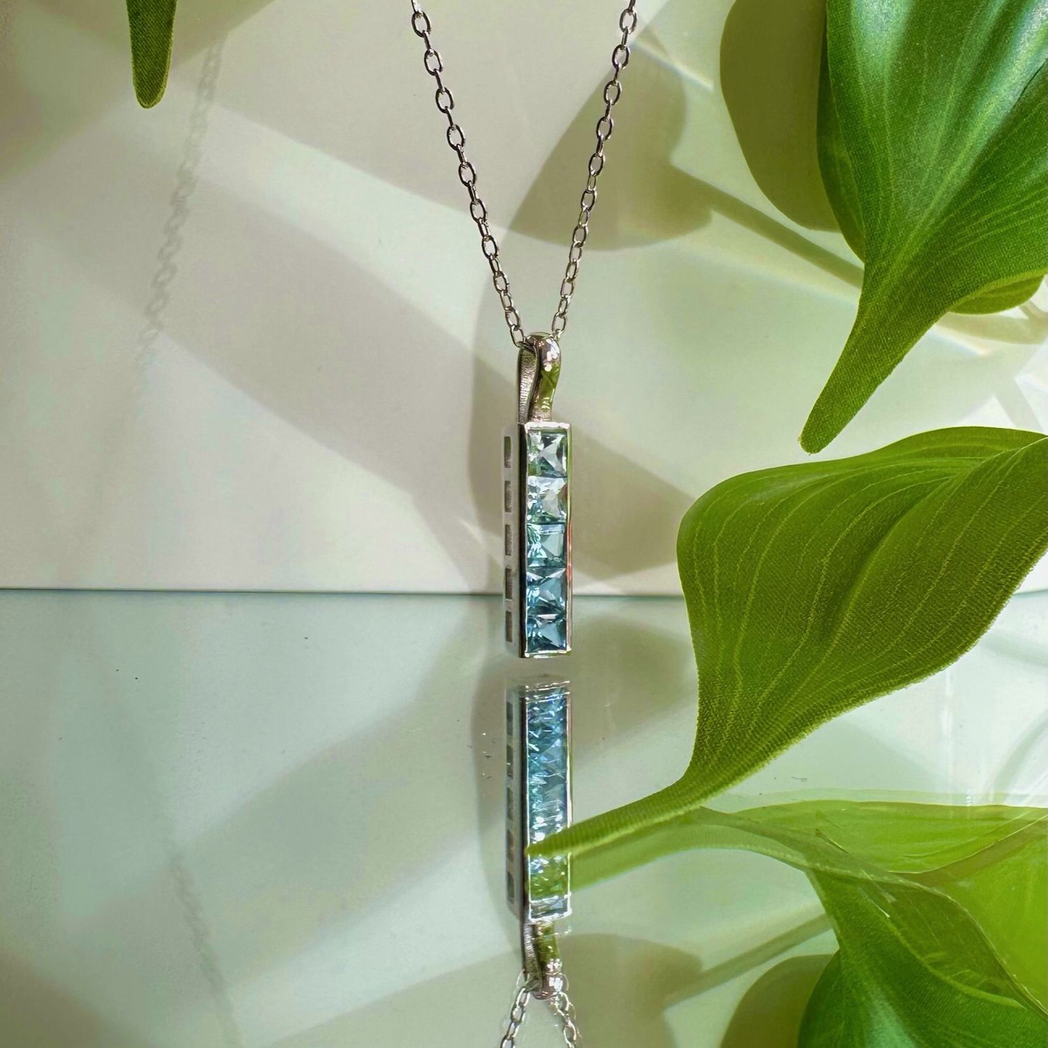 Colourfade pendant, Combination: Aquamarine/ white gold