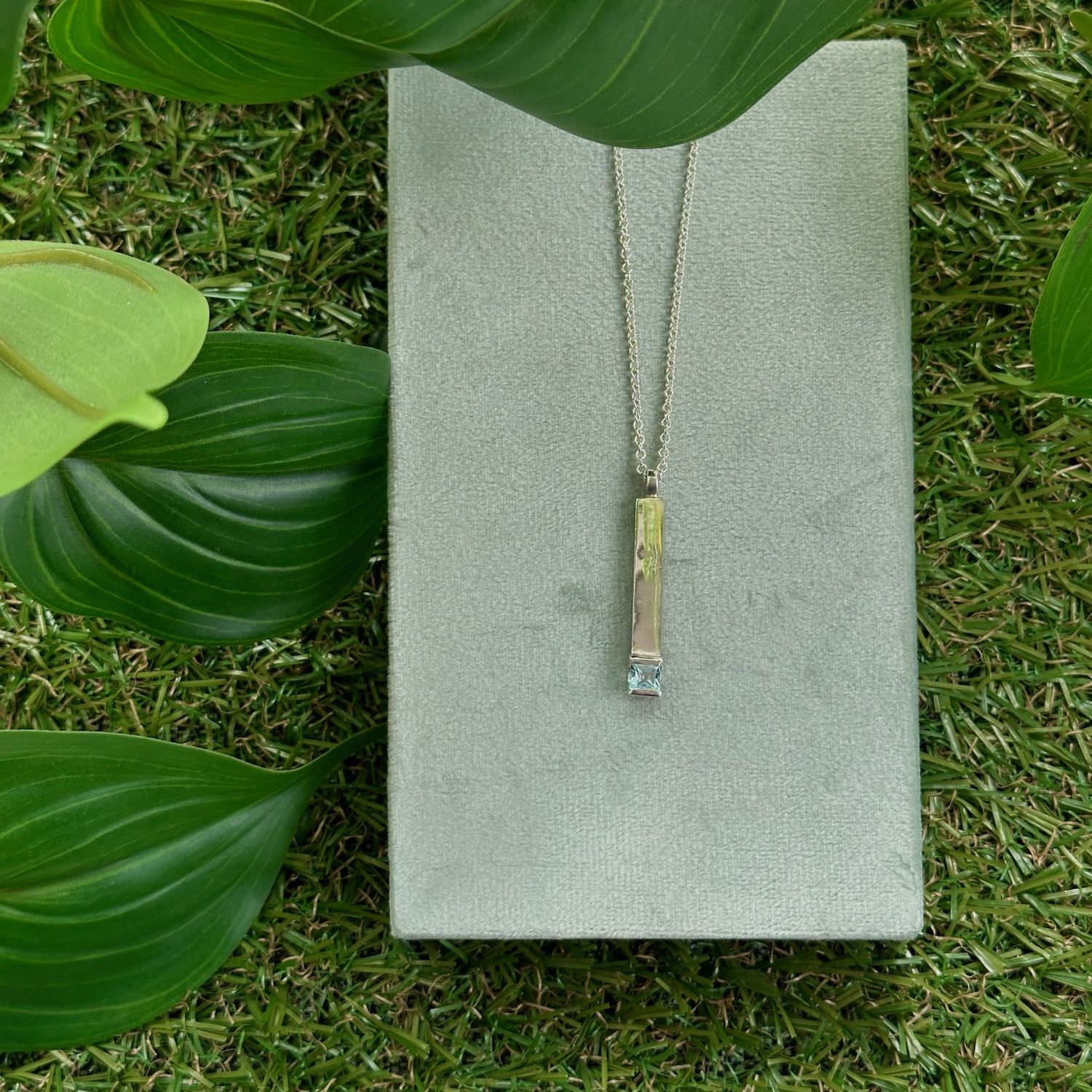 Modern bar pendant with gemstone, Stone: Aquamarine