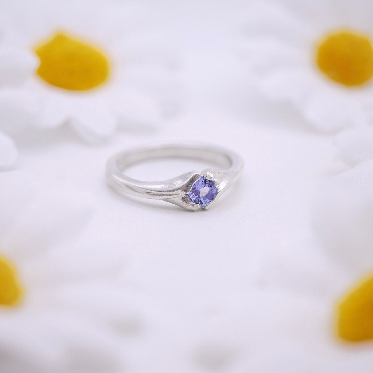 Bud ring in silver