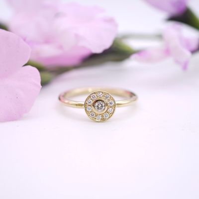 Vintage style diamond ring in gold