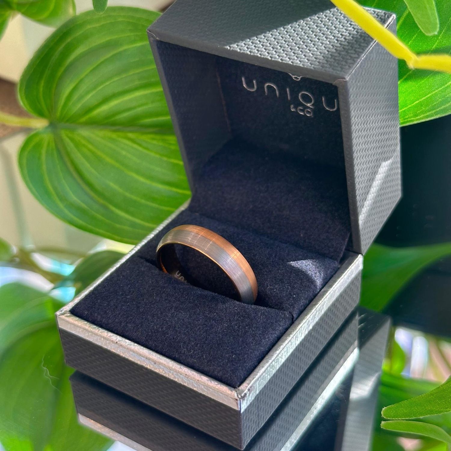 Two tone, court shaped ring, Size: 64 (V 1/4)