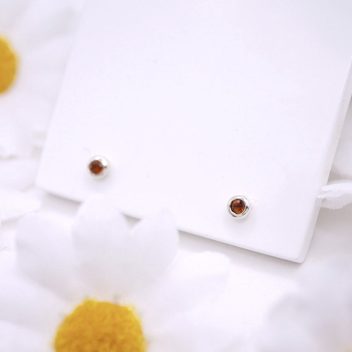 Juicy studs in white gold, Combination: Small madeira citrine