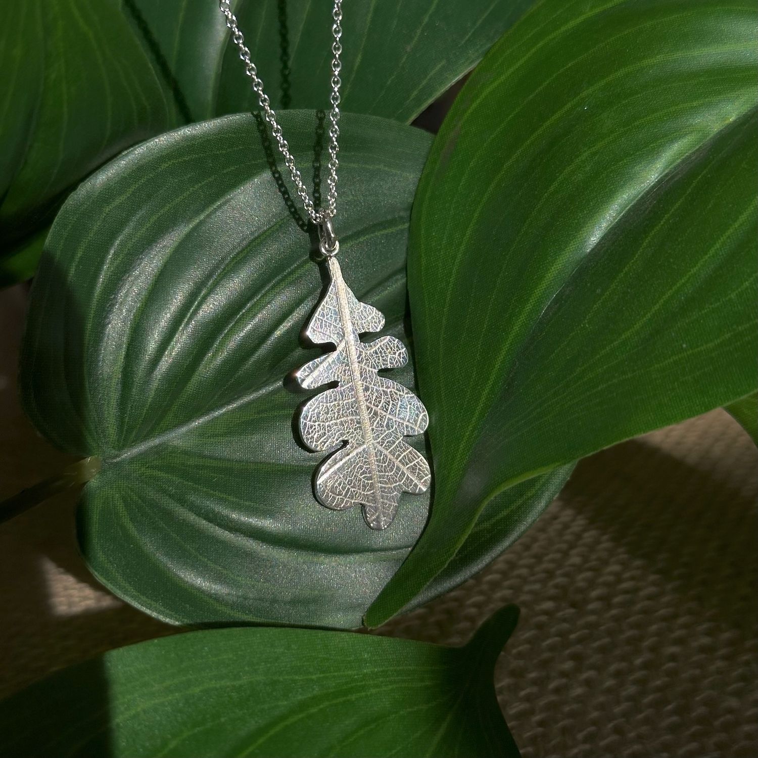 Leaf pendant in silver, Leaf: Oak